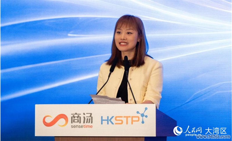 图2.香港特区政府立异科技及工业局副局长张曼莉致辞。东说念主民网实习生 韩宇轩摄